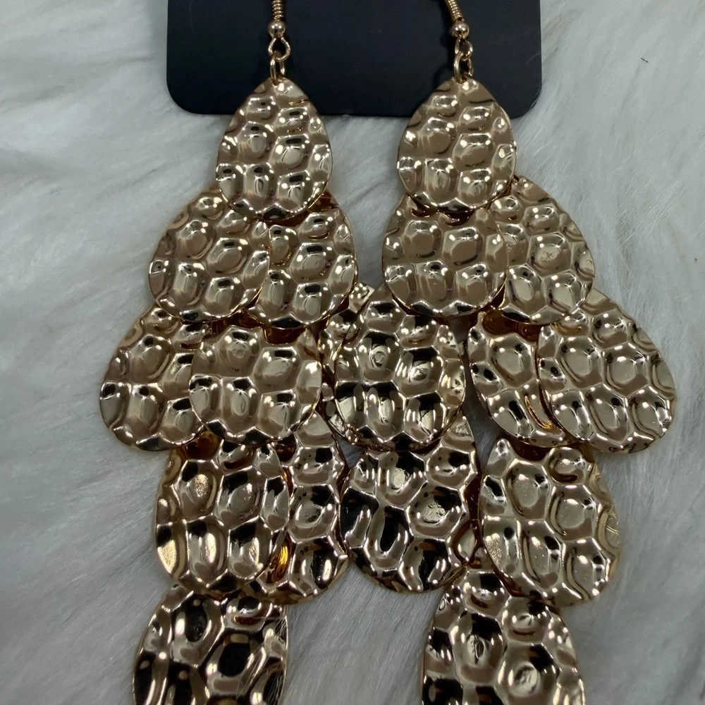 🩷5/$10🩷 paparazzi Rose Gold Hammered Cascading Teardrop Earrings